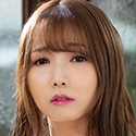 友田彩也香的公开人物肖像
