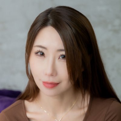 篠田步美的公开人物肖像