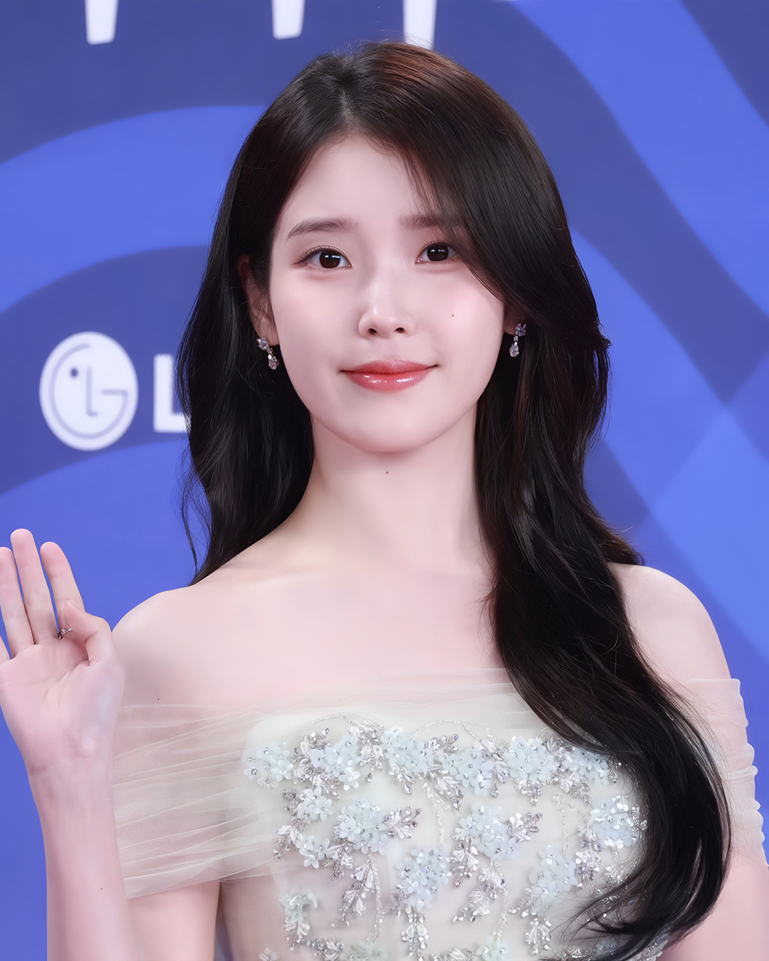 李知恩（IU）