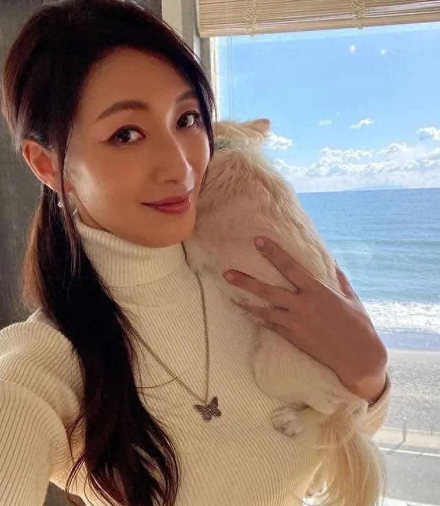 小早川怜子公开人物肖像