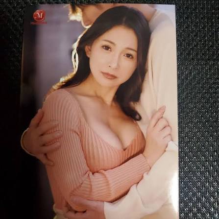 一色桃子 